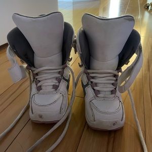 Girls size 12 Toddler Snowboard Boots!